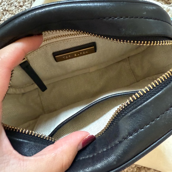 Black Tory Burch crossbody - Picture 2 of 3